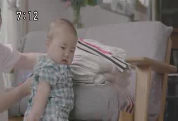 Baby, changing clothes, tissue, crying, holding, washing, meal, goods, drinking milk, eating, sleeping, smiling one after another