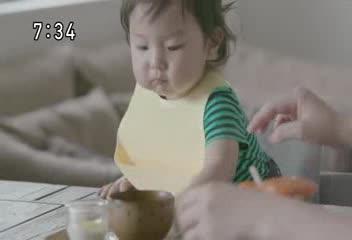 Baby, changing clothes, tissue, crying, holding, washing, meal, goods, drinking milk, eating, sleeping, smiling one after another